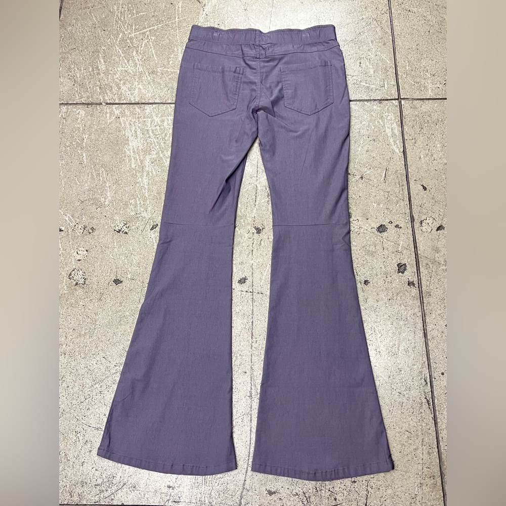 💚 3271. Flared Stretchy Distressed Pants - Picture 2 of 6